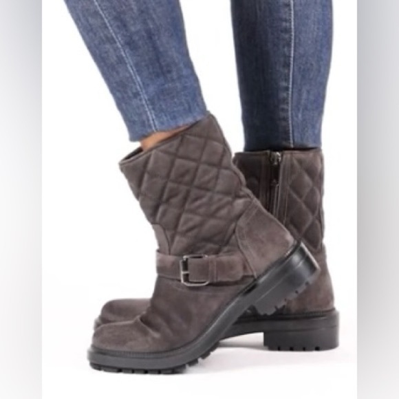 NEW w/o box Aquatalia Leva Quilted Suede Ankle Bootie Women's Size 5.5 - Picture 1 of 12